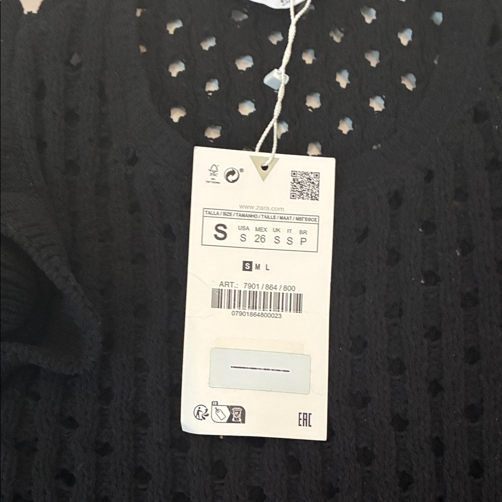 Zara Women's Black Crew Neck Sweater